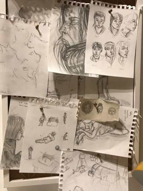 Sketches On Wall Aesthetic, Sketch Artist Aesthetic, Art Student Aesthetic, Astrid Clifford, Cruel King, Royal Elite Series, Art Studio Room, Art Corner, Artist Aesthetic