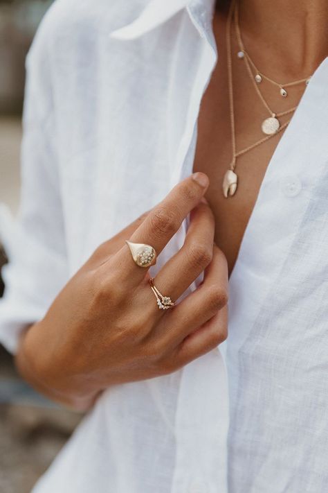 less is more with this simlpe gold stacking ring look. layered to perfection with a single statement signet ring. mixed in with a rose cut diamond ring and diamond crown ring to frame the look. a raw and refined gold jewelry stack made with your story in mind. Jewellery Photography Inspiration, Creative Jewelry Photography, Jewelry Photography Styling, Tropical Fashion, Diamond Signet Ring, Jordan Jewelry, Jewelry Photoshoot, Shooting Photo, Jewelry Model