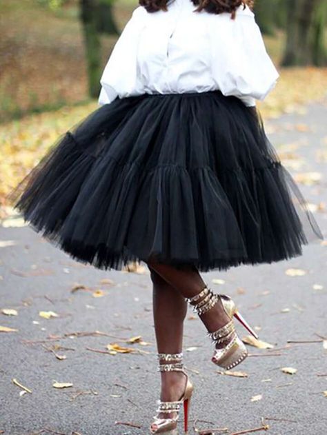 Romantic Vibes, Ruffle Hem Skirt, Tutu Skirts, Baggy Style, Fashion Bottoms, Classy Casual Outfits, Classy Casual, Skirts Online, Tutu Skirt