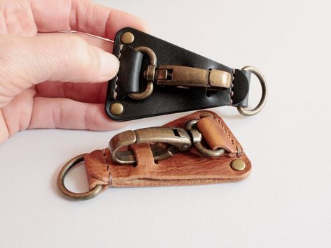 EDC Leather Strap Keychain Holder Heavy Duty Belt Clip Key - Etsy Bulgaria Belt Key Holder, Diy Leather Working, Leather Working Projects, Belt Organizer, Strap Keychain, Duty Belt, Diy Leather Projects, Leather Wallet Pattern, Keychain Holder