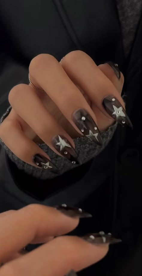 Opaque Black Nails, Black Nails W Stars, Skz Nails Idea 5 Star, Arctic Monkeys Inspired Nails, Simple Edgy Nails Black, Easy Y2k Nails, Star Nails Acrylic Y2k, Nails Pictures Ideas Instagram, Black Nails Stars