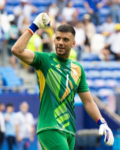 🚨𝗕𝗥𝗘𝗔𝗞𝗜𝗡𝗚 𝗡𝗘𝗪𝗦: Emiliano Martinez to miss Argentina's next 2 matches due to ban , Geronimo Rulli to replace him. 🔵🇦🇷 ✅ @mahfujempire . . #Dibu #rulli #emimartinez #dibumartinez #emilianomartinez #Geronimo #argentina #GeronimoRulli #ArgentinaNT #scaloneta #BreakingNews #VamosArgentina Geronimo Rulli, Breaking News