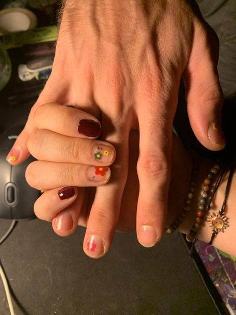 Couple Nails Aesthetic, Couple Nail Designs, Wlw Matching Nails, Bf And Gf Matching Nails, Couple Nails Designs, Boyfriend Nails Designs, Nails With Boyfriend, Couple Nail Art, Relationship Nails