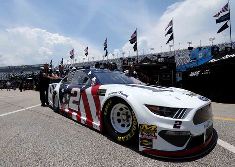 Brad Keselowski wrecked William Byron for blocking in practice; Kyle Busch comments Lincoln Welders, William Byron, Race Car Themes, Race Car Driving, Brad Keselowski, Nascar Driver, Nascar Race Cars, Race Car Party, Kyle Busch