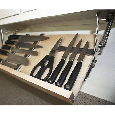 Under Cabinet Magnetic Knife Rack Organiser Cucina, Magnetic Knife Rack, Knife Rack, Knife Storage, Diy Kitchen Storage, Log Home, Diy Interior, Under Cabinet, Kitchen Area