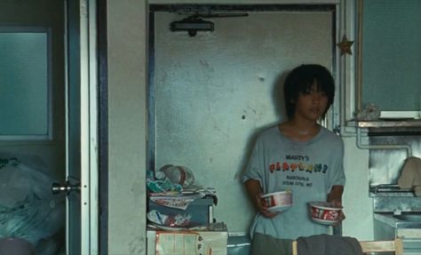 Japanese Cinematography, Nobody Knows 2004, Retro Movies, Asian Cinema, Pretty Movie, Teenage Romance, Film Story, Nobody Knows, Movie Shots