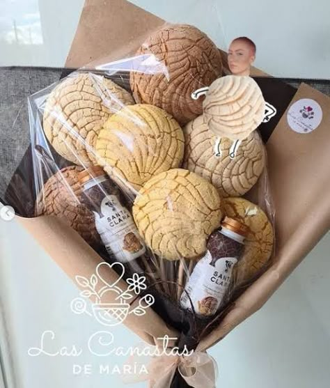 Bread Bouquet, Mini Valentine Cakes, Ramo Ideas, Ribbon Flowers Bouquet, Food Bouquet, Edible Bouquets, Ribbon Crafts Diy, Flower Bouquet Diy, Graduation Signs