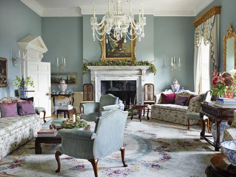 This room is brightened by the blues and whites, but all of the older elements are still prominent. The most trademark of which is the design above the door, which is fitting for Georgian architecture. The interior also is in accordance to Georgian design. Georgian Living Room, Manor House Interior, Georgian Style Homes, Georgian Interiors, Glam Pad, Interior Design Per La Casa, Georgian Homes, Custom Sofa, Design Del Prodotto