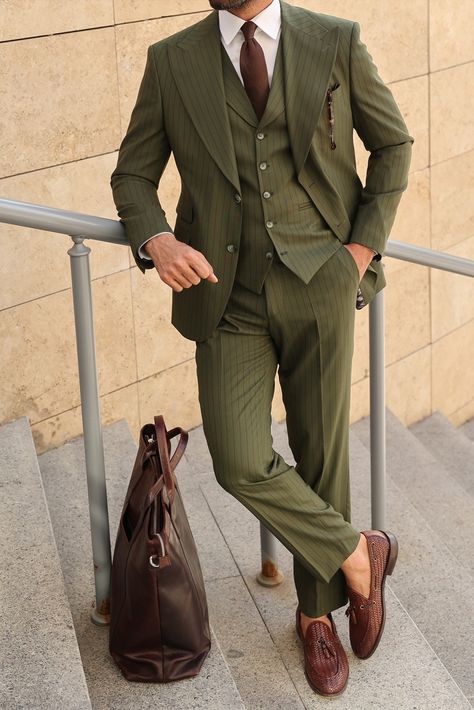 Man Suit Color Combinations, Blazer Waistcoat, Green Suit Men, Suit Styles, Double Breasted Tuxedo, Suit Stores, Slim Fit Suit Men, Brown Suit, Suit Ideas