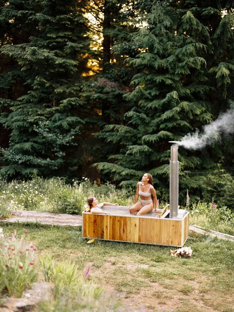 Wood Burning Hot Tub, Outdoor Oven, Bmw I8, Hot Tub Outdoor, Hot Tubs, Furniture Maker, Western Red Cedar, Soaking Tub, Design Milk