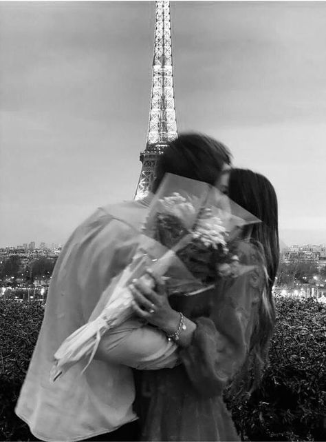 Paris Couple, Teenage Romance, Paris Aesthetic, Couples Vibe, Future Lifestyle, Cute Friends, Future Life, Paris Travel, Couple Aesthetic