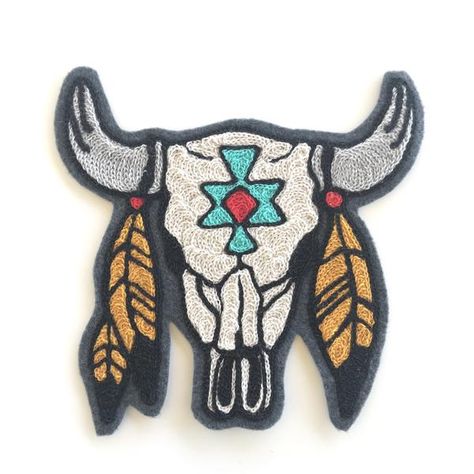 Feathered Cow Skull Embroidered Patch Indian Mood Board, Embroidered Felt Patch, Bull Face, Cactus Ideas, Patches Design, Leather Braiding, Bullet Journal Minimalist, Felt Patch, Morale Patches