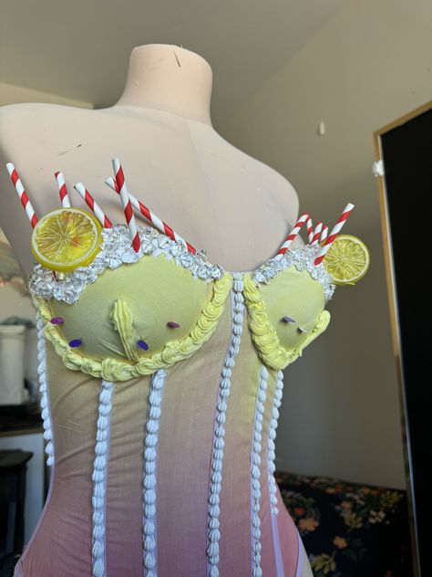 Food Themed Outfits, Nocturnal Wonderland Outfits, Neon Clothes Party, Alice In Wonderland Rave Outfit, Beyond Wonderland Outfit, Diy Rave Outfits, Colorful Rave Outfit, Summer Rave Outfits, Rave Outfits Diy