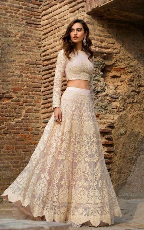 Gowns Dresses Indian, Floral Skirt Outfits, Lehenga Choli Designs, Lehenga Designs Simple, Blouse Designs Indian, Choli Designs, Indian Dresses Traditional, Rock Outfit, Indian Lehenga