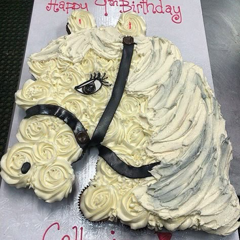 Pony Cupcake Cake, Horse Head Cupcake Cake, Cowgirl Cupcake Cake, Cupcake Horse Cake, Horse Pull Apart Cupcakes, Horse Cupcake Cake Pull Apart, Horse Themed Cupcakes, Horse Cupcakes Ideas, Easy Horse Cake