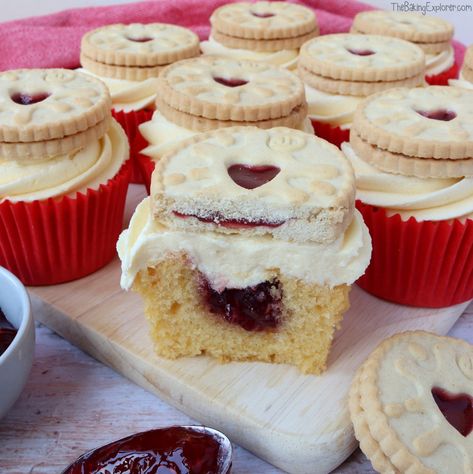 Jammy Dodger Cupcake, British Cupcakes, Dodger Cupcakes, Biscuit Desserts, Jam Cupcakes, Biscuit Cupcakes, Orange Loaf Cake, Weekend Baking, Kings Coronation