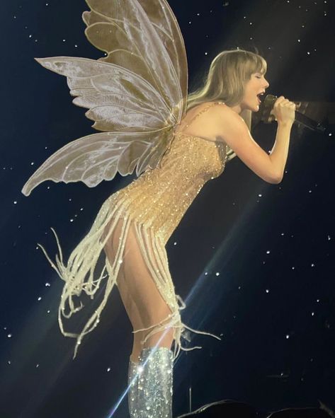 Music On Spotify, Swift Tour, Estilo Taylor Swift, Taylor Swift Cute, Taylor Swift Fearless, Swift Photo, Taylor Swift Funny, Taylor Swift Outfits, Taylor Swift Wallpaper