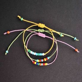 Beaded Friendship Bracelet DIY Beaded Friendship Bracelets, Diy Bracelets With String, Friendship Bracelets With Beads, Friendship Bracelets Diy, Bracelets Diy, Macrame Bracelets, Bracelet Tutorial, Jewelry To Make, Bracelet Ideas