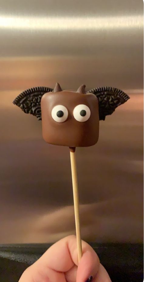 Halloween Ear Wax Treats, Marshmallow Halloween Ideas, Bat Treats For Halloween, Halloween Snacks Marshmallows, Fall Marshmallow Pops, Halloween Marshmallows Ideas, Halloween Chocolate Covered Marshmallows, Bat Birthday Party, Fun Kid Dinner Ideas