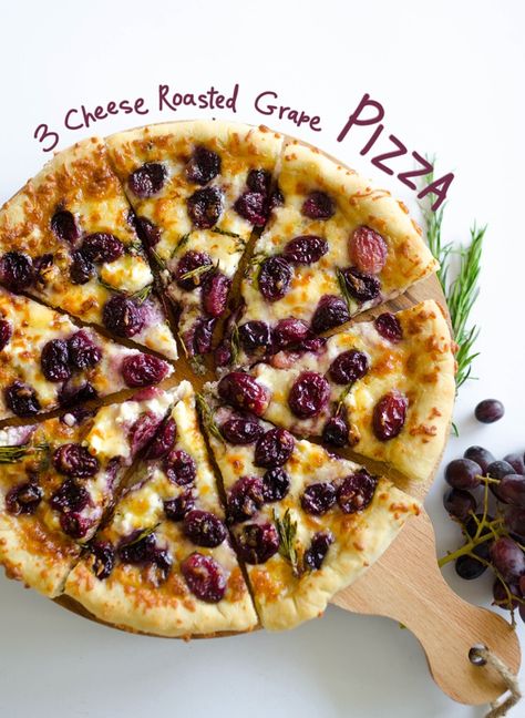 Grape Pizza, Camper Meals, Grape Cake, Dinners Under 500 Calories, Grape Ape, Roasted Grapes, Prosciutto Pizza, Pizza Branding, Fruit Pizza Recipe