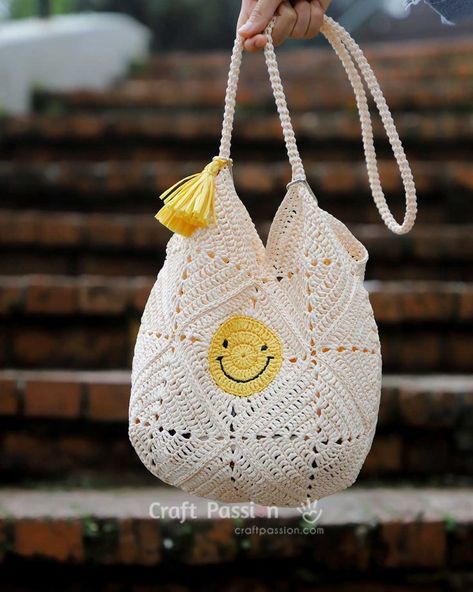 Smiley Granny Square, Smiley Crochet, Free Crochet Bag, Shoulder Bags Pattern, Granny Square Bag, Crochet Handbags Patterns, Crochet Granny Square, Crochet Tote Bag, Crochet Bags Purses