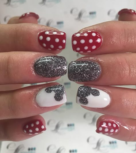 would love if I got this done for my mani before we go to Disney Disneyland Nails, Disney Nail Designs, Mickey Mouse Nails, Nail Artwork, Mickey Nails, Disney Nail, Kutek Disney, Gel Nail Art Designs, Dot Nail Art