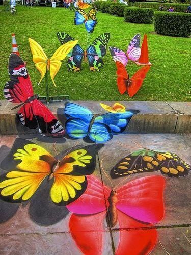 Amazing Street Chalk Artwork Chalk Artwork, Street Chalk Art, Pavement Art, 3d Chalk Art, Sidewalk Chalk Art, Sidewalk Art, 3d Street Art, Amazing Street Art, Chalk Drawings