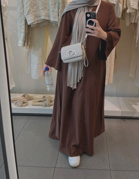 #outfits #outfitideas #modesty #hijabfashion #fashion #hijab #brownoutfit #brown Dark Brown Outfit Hijab, Brown Outfit Hijab, Brown Hijab Outfit, Brown Abaya, Brown Hijab, Hijab Colors, Abaya Outfit, Brown Outfit, Fashion Hijab