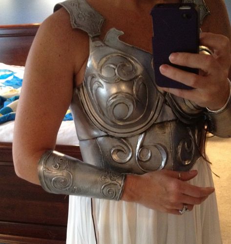 Using a Bra to Make a Breastplate « Adafruit Industries – Makers, hackers, artists, designers and engineers! Breastplate Armor Woman, Cosplay Breastplate Diy, Diy Gladiator Costume, Diy Breastplate, Shera Costume, Gladiator Cosplay, Valkyrie Armor, Xena Costume, Bra Tutorial