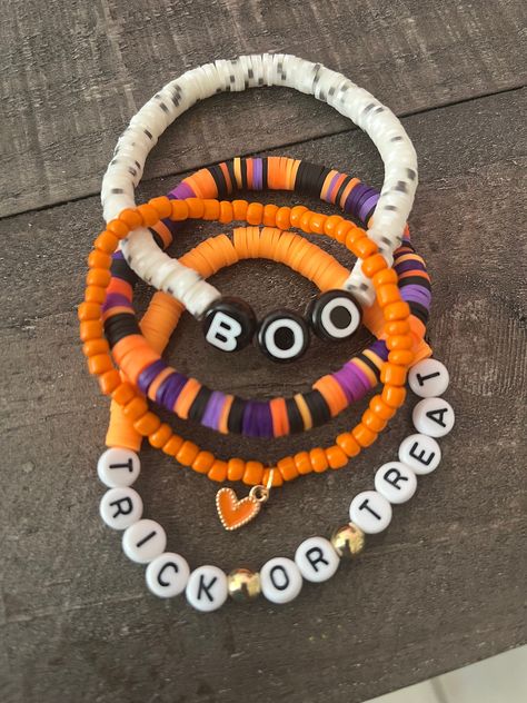 Halloween Beaded Jewelry, Make Clay Beads, Themed Bracelets, Bracelets Stack, Clay Bead Necklace, Beaded Braclets, Holiday Bracelets, Gold And Orange, Halloween Clay