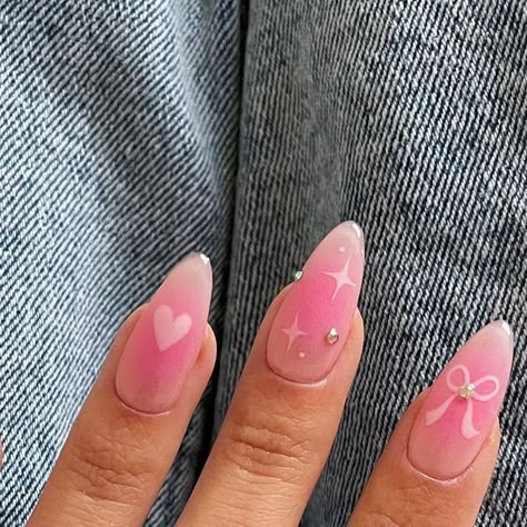 Aura Nails Valentines Day, Cute Blush Pink Nails, Blush Valentine Nails, Heart Blush Nails, Aura Valentine Nails, Aura Blush Nails, Almond Valentines Nails Pink, Heart Aura Nails, White And Pink Aura Nails