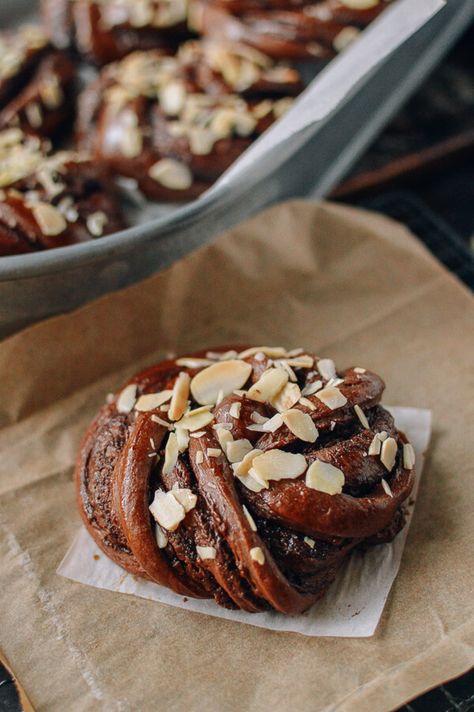 Nutella Rolls, Milk Bread Recipe, Woks Of Life, The Woks Of Life, Milk Bread, Nutella Recipes, Chocolate Nutella, Woks, Sweet Roll