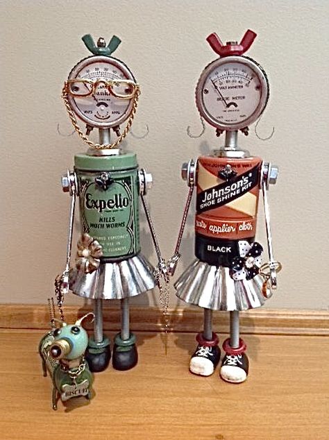 Recycle Sculpture, Recycled Robot, Assemblage Art Dolls, Dog Biscuit, Tin Can Art, Spool Crafts, Recycled Art Projects, Robot Sculpture, Object Art