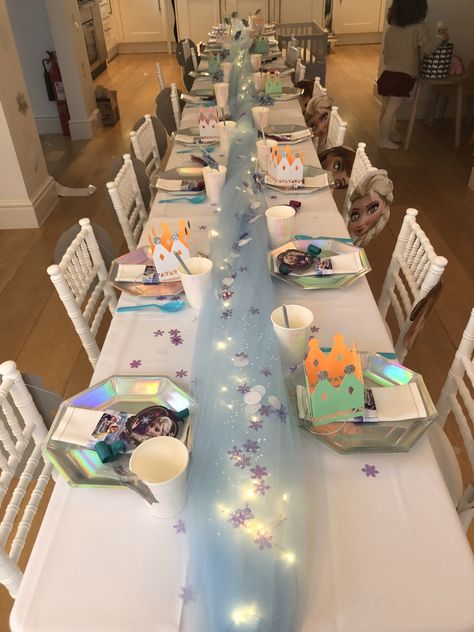 Elsa Table Decorations, Frozen Birthday Party Table Set Up, Frozen Table Decorations, Frozen Party Table, Frozen Table, Elsa Party, Elsa Birthday Party, Frozen Crafts, Frozen Bday Party