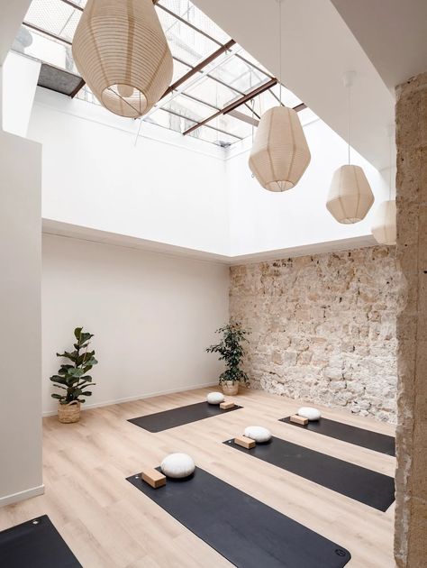 Yoga Studio | Ama Studio Pilates Studio Design Interiors, Small Yoga Studio, Yoga Studio Interior, Yoga Room Design, Home Yoga Room, Yoga Place, Studio Pilates, Yoga Studio Design, Wellness Studio