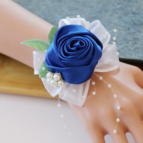 Diy Hand Corsage, Royal Blue Corsage, Corsage Ideas, Blue Corsage, Bridal Jewellry, Wrist Corsage Wedding, Wrist Corsage Prom, Diy Corsage, Wrist Flowers