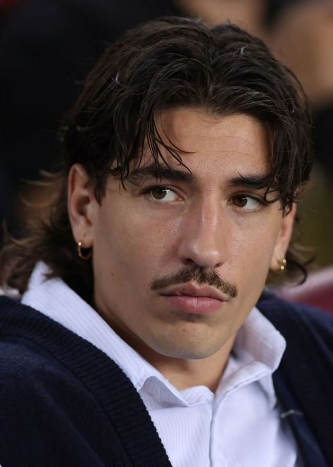 Hector Bellerin Style, Hypebeast Stickers, Modern Mullet Haircut, Mullet Haircuts, Mullet Hairstyles, Soccer Men, Hector Bellerin, Mustache Men, Mens Hair Colour