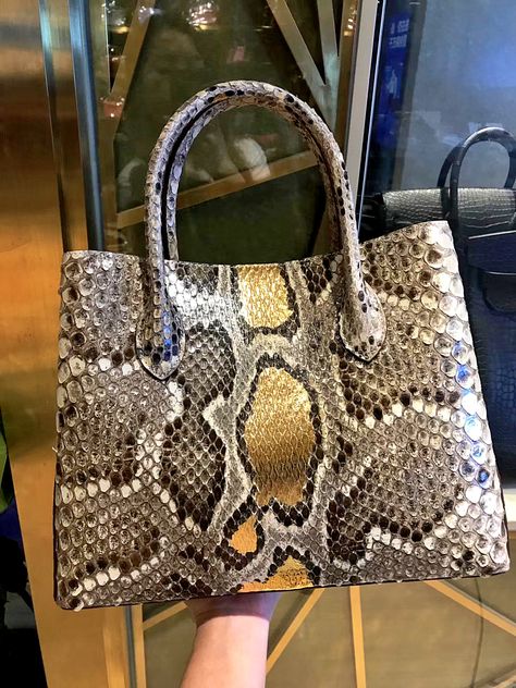 Python Skin Handbags for Women Vintage Doctor, Doctor Style, Snake Bag, Python Handbags, Python Bags, Fake Designer Bags, Snake Skin Handbag, Unique Handbags, Red Leather Handbags