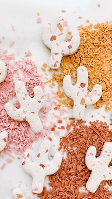 Polymer Clay Earrings on Instagram: "Incorporating tiny pieces of clay to make a Terrazzo effect is one of my fave techniques! ❤️ #cactusearrings #cactuslover #holidayearrings #earringlover #clayearrings #processvideo #creativeprocess #handmade #handmadegifts #giftsforher🎁 #uniquelymade #cuteearrings #shopsmall #stylefinds #whatimwearingnow #outfitinspo #inspofinds #styleoftheday #handmadeearrings #terrazzo" Terrazzo Polymer Clay Earrings, Clay Earrings Techniques, Terrazzo Clay Earrings, Terrazzo Polymer Clay, Terrazzo Crafts, How To Make Terrazzo, Colorful Terrazzo, Diy Earrings Polymer Clay, Cactus Earrings