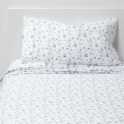 Xl Twin Floral Sheet : Target Blue Sheets, Dorm Room Inspiration, Traditional Bedroom, Room Redo, Bedroom Refresh, Blue Rooms, Room Makeover Bedroom, Blue Bedding, Blue Bedroom