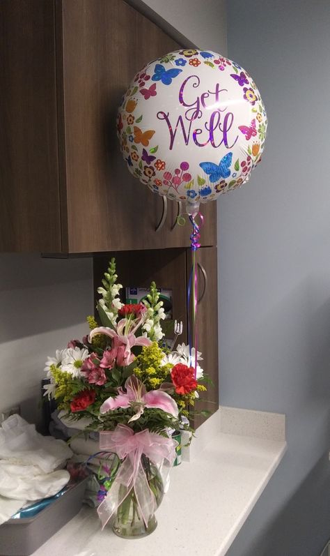 Birthday In Hospital Room, Get Well Soon Bouquet Flowers, Get Well Soon Flowers Snapchat, Get Well Soon Flowers Hospital, Flowers In Hospital Room, Get Well Soon Aesthetic, Flowers In Hospital, Hospital Pic, Hospital Flowers