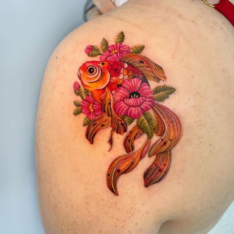 Be A Goldfish Tattoo, Fish Tattoo Goldfish, American Traditional Goldfish Tattoo, Traditional Goldfish Tattoo, Fancy Goldfish Tattoo, Fancy Goldfish Drawing, Friend Tats, Fernanda Ramirez, Goldfish Tattoo