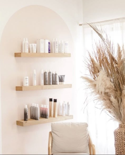 Scandinavian Salon Interior, Scandinavian Beauty Salon, Relaxing Salon Decor, Salon Entry Ideas, Minimalist Nail Salon Interior Design, Neutral Spa Room, Small Salon Retail Display Ideas, Hair Booth Decorating Ideas, Coastal Salon Decor