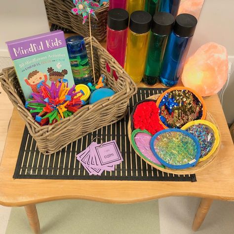 Mindfulness Corner In Classroom, Quiet Corner Ideas Classroom, Calm Down Box For Preschoolers, Oshc Room Set Up, Relax Corner Ideas, Sensory Corner Classroom, Calm Corner, Calming Corner, Sensory Basket