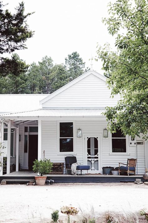 French inspired country home in Spargo Creek Cottage House Exterior, Weatherboard House, White Exterior Houses, Building A Porch, Country Cottage Decor, Cottage Style Homes, Casa Exterior, Country Houses, White Cottage