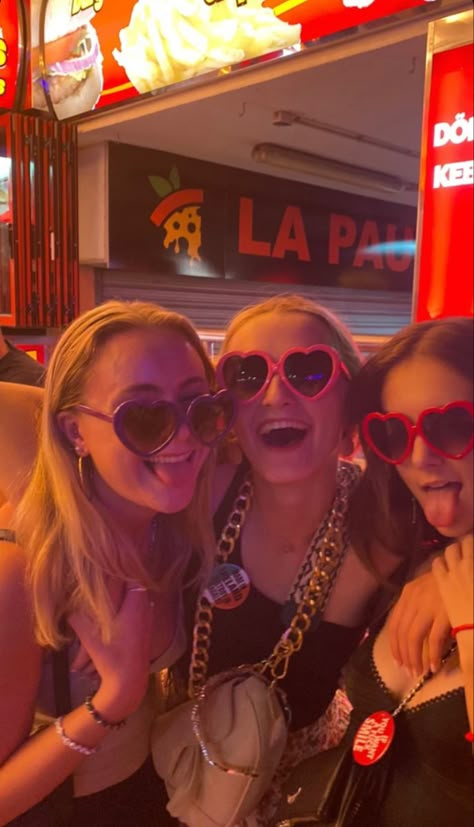 Magaluf #mallorca #girlsnight #eurosummer #nightout #18 #spain #summer #holidays #gradtrip #trip Magaluf Aesthetic, Spain Girls Trip, Magaluf Mallorca, Mallorca Party, Grad Trip, Spain Summer, Girls Holiday, Ayia Napa, Senior Trip