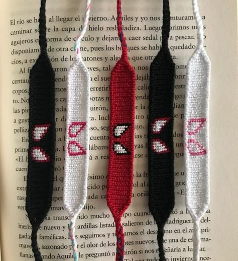 Bookmark Crochet, Diy Bracelets With String, Crochet Bracelet Pattern, String Bracelet Patterns, Diy Friendship Bracelets Tutorial, Friendship Bracelet Patterns Easy, Crochet Beaded Bracelets, Friendship Bracelets Tutorial, Diy Friendship Bracelets Patterns