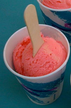 tasaka-guri-guri Guava Ice Cream, Hawaii Desserts, Ono Kine Recipes, Hawaiian Desserts, Maui Restaurants, Hawaiian Dishes, Hawaii Food, Cold Treats, Eating Ice Cream