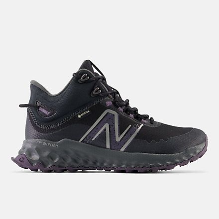 Fresh Foam Garoé Midcut Gore-Tex® - New Balance Trendy Tennis Shoes, Indigo Shoes, Foams Shoes, Kicks Shoes, New Balance Black, Womens Jackets Casual, New Balance Fresh Foam, Hiking Boots Women, Happy Trails