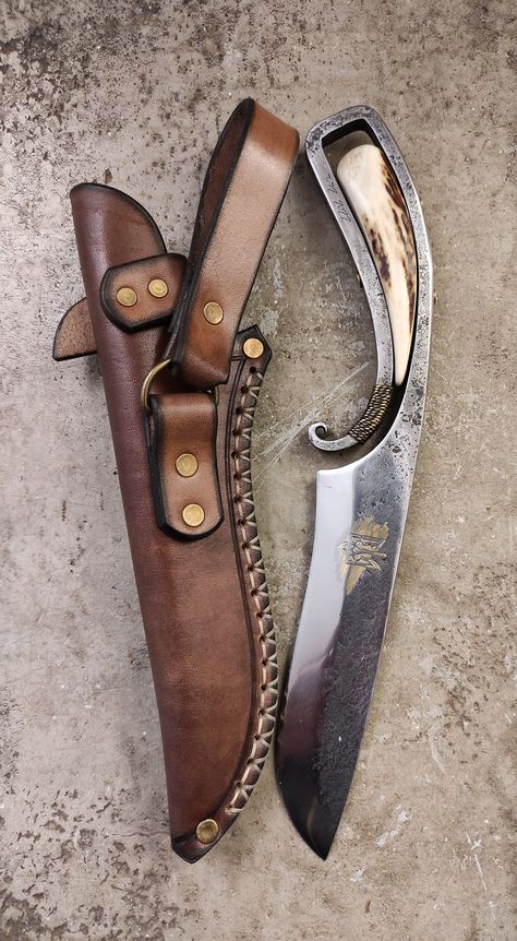 Knife Making Ideas, Wooden Pocket Knife, Antler Knife, Forging Knives, Diy Knife, Knife Patterns, Iron Jewelry, Hilarious Photos, Forged Knife